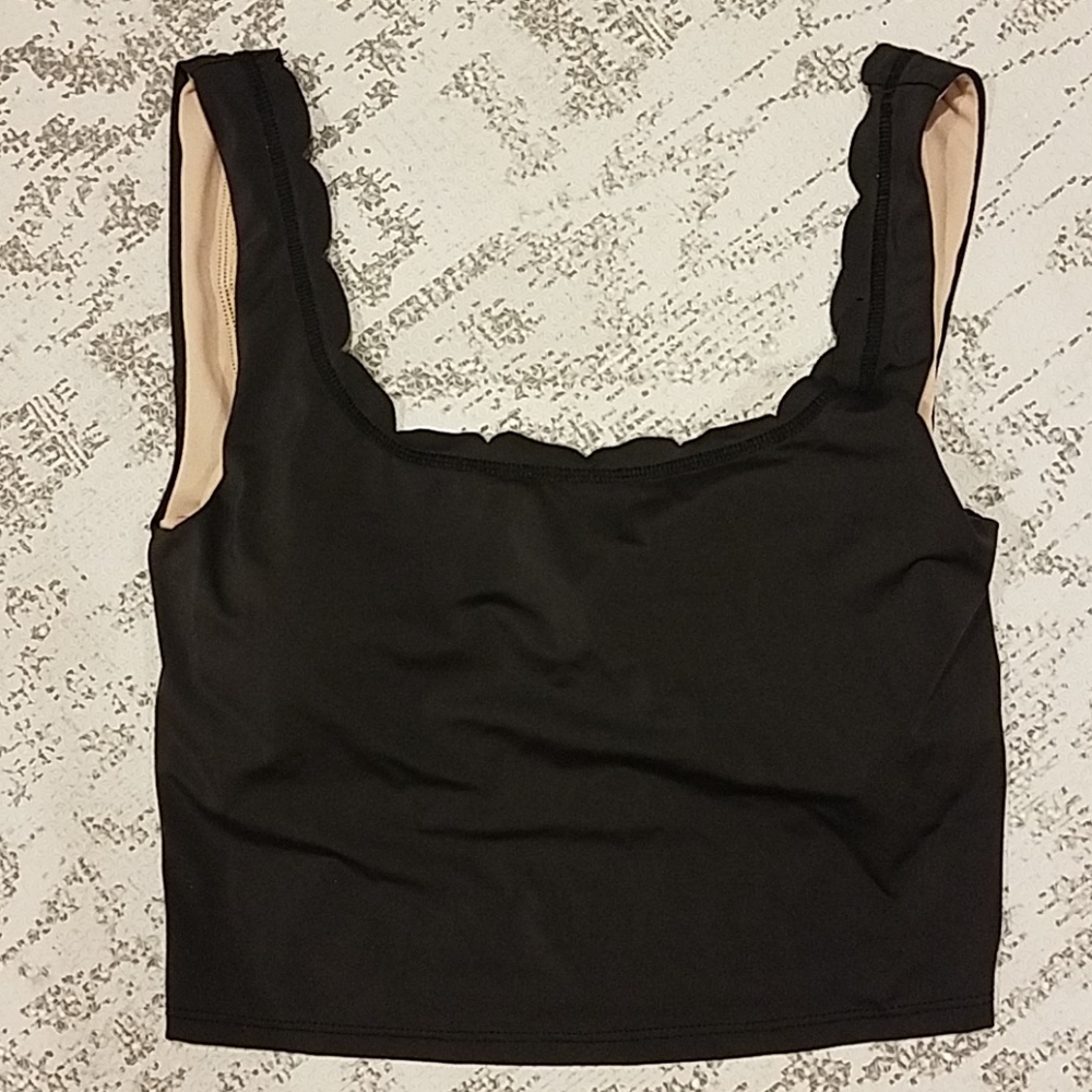 Kortni Jeane scallop top Small